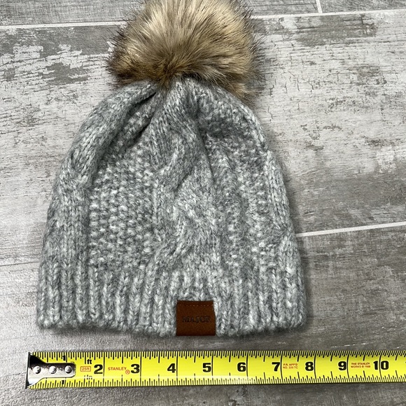 Bundle of 2 hats and gray scarf with fringe NEW never worn NWOT - Picture 6 of 7